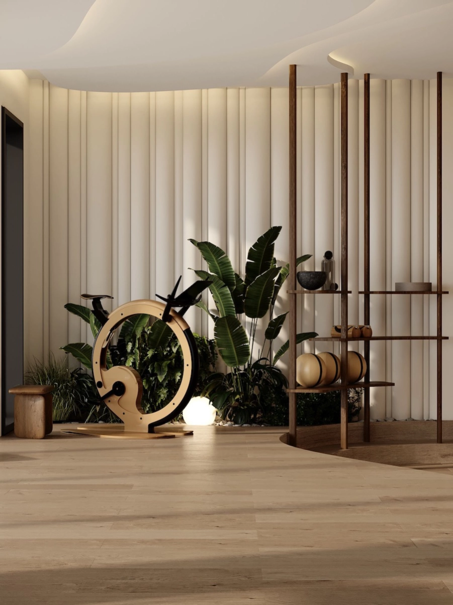 Détail d’un espace fitness privé à Monaco avec vélo design, végétation intérieure, étagères en bois et architecture sur mesure haut de gamme.