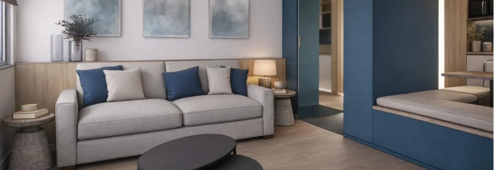 Suite premium conçue par Intérieurs à Croquer pour l’Hôtel Ibis à Mougins, avec espace compact haut de gamme, mobilier intégré et design contemporain.